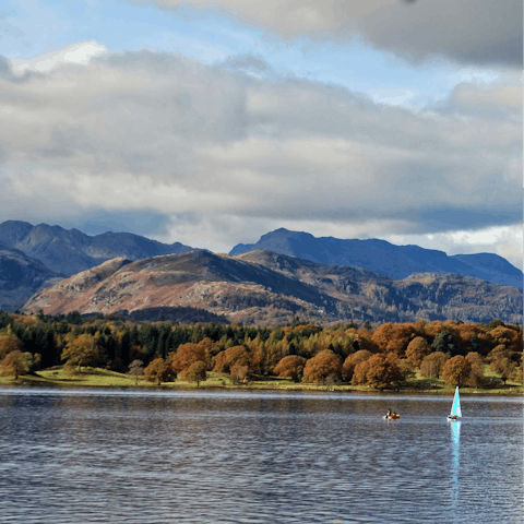 Take the thirty-minute drive into Windermere and have a picnic by the lake