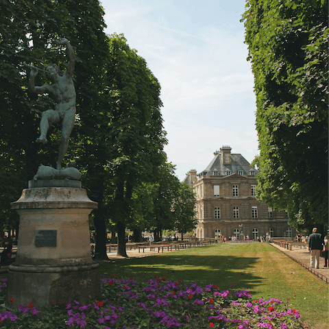 Take a stroll through the beautifully manicured Luxembourg Gardens, twenty-five minutes from your door