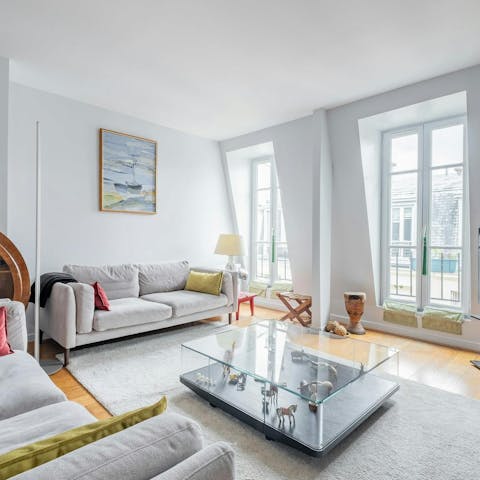 Spend relaxing evenings at home or wander to a nearby restaurant
