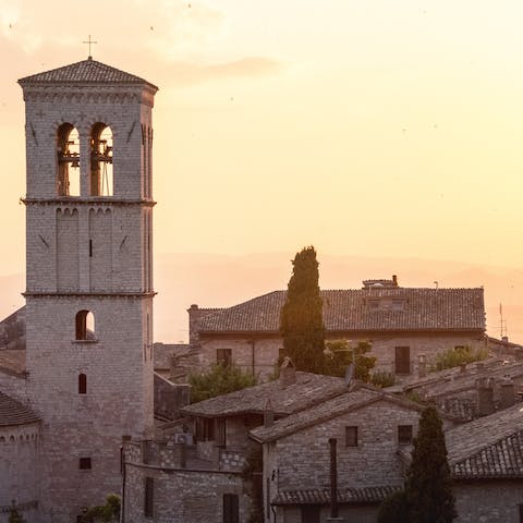 Explore the majestic towns of the region – Assisi is a short drive away