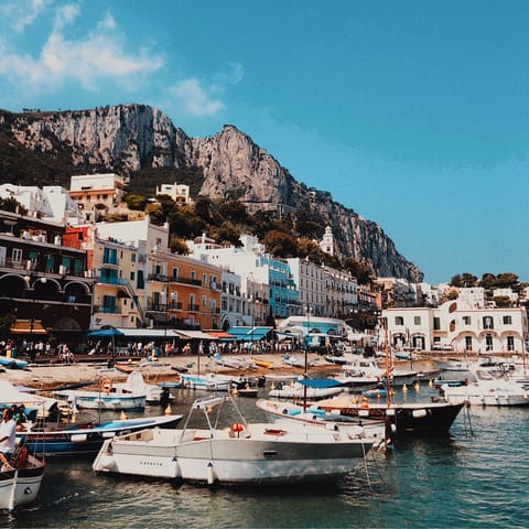 Discover the picturesque Capri coast – you can hire a driver for ease