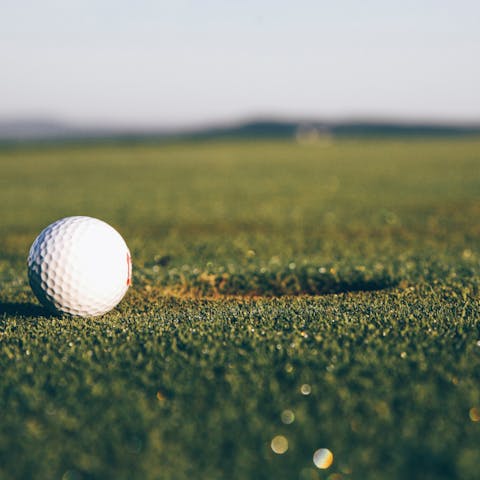 Tee off the 9-hole Casterton Golf Course, a short walk away