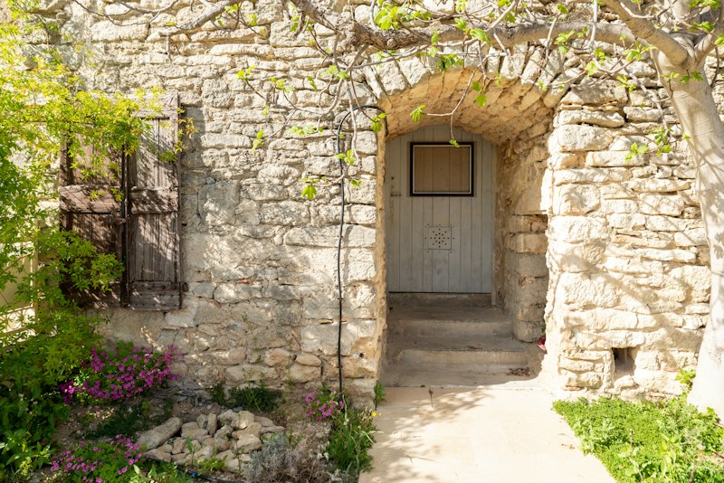 Wisteria over Bonnieux additional image