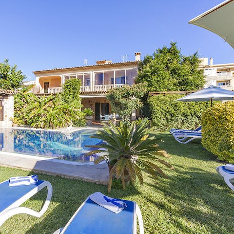 Soak up the sunshine at any hour of the day in this mature garden with a private pool