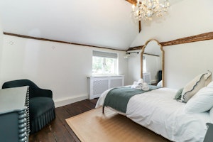Chipperfield Farmhouse image 12