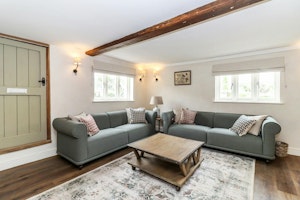 Chipperfield Farmhouse image 10
