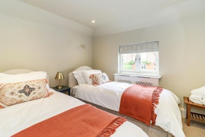 Chipperfield Farmhouse image 9