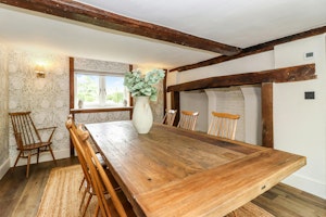 Chipperfield Farmhouse image 6