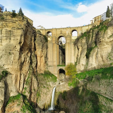 Explore the beautiful city of Ronda – a short drive away 