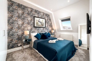 Royal Charm image 11