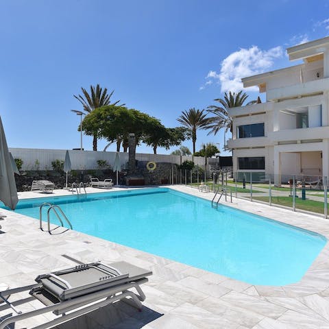 Relax in the Canarian sun by the communal pool