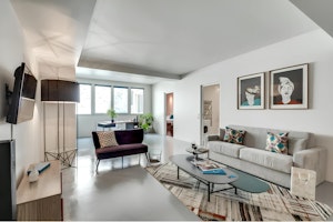 Parisian Blue image 10