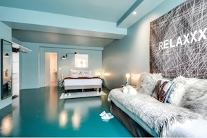 Parisian Blue image 7