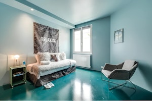 Parisian Blue image 4