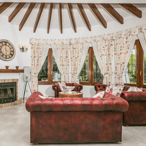 Wind down from your explorations in the cosy living area, a glass of wine in hand