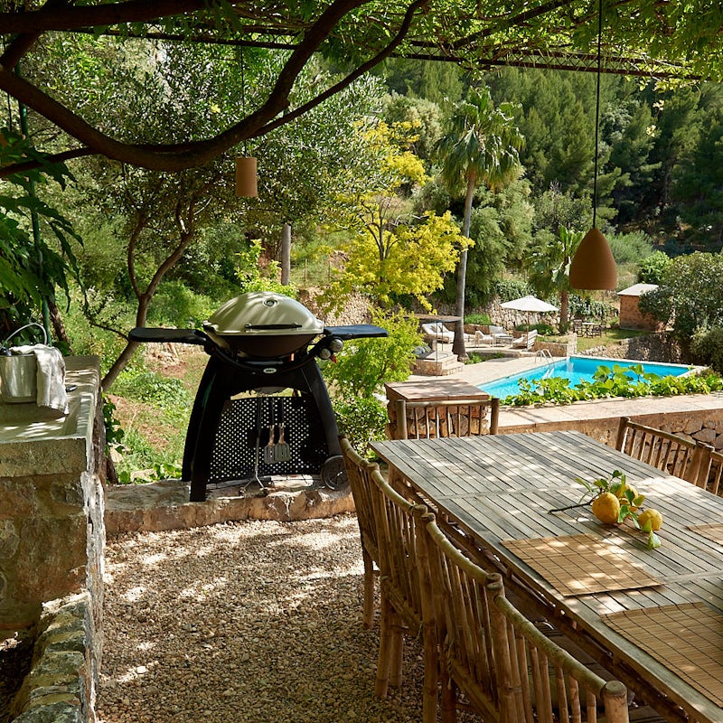 Enjoy a barbecue lunch under the pergola