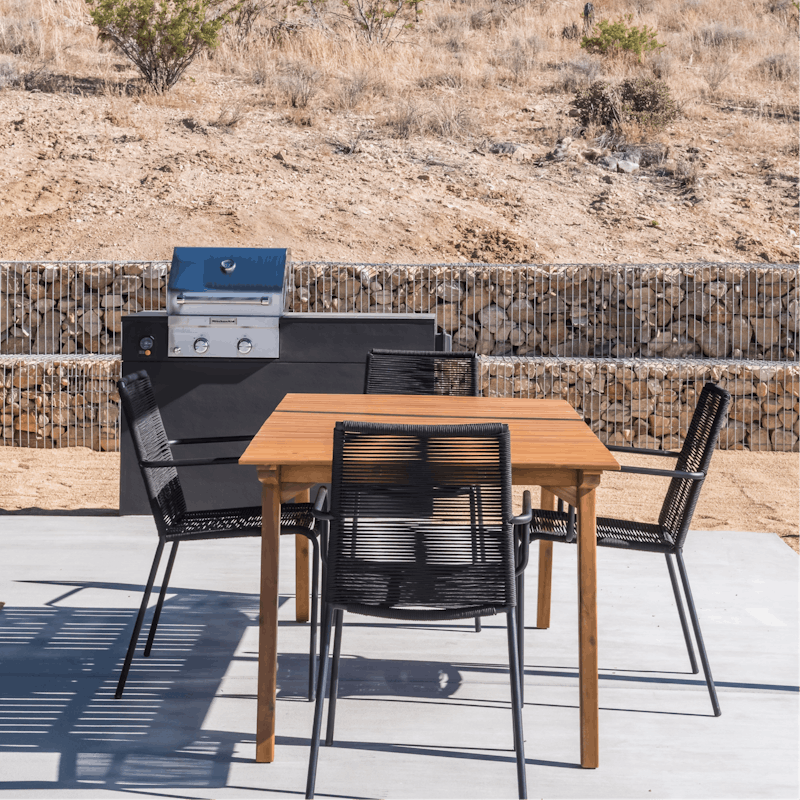 Enjoy an alfresco barbecue dinner