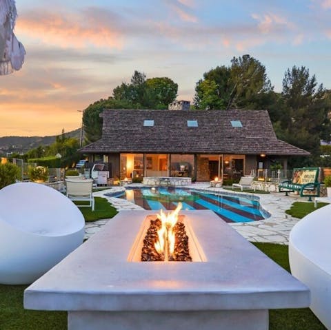 Sip on cocktails and mingle out by the fire