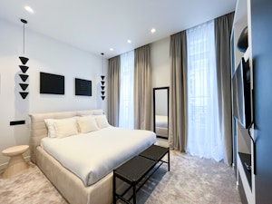 Champs-Élysées Luxury image 15