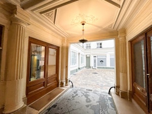 Champs-Élysées Luxury image 13