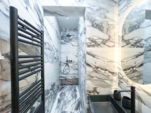Champs-Élysées Luxury image 10
