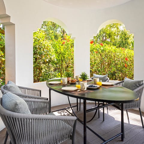 Share leisurely breakfasts of fresh fruits in your outdoor dining room
