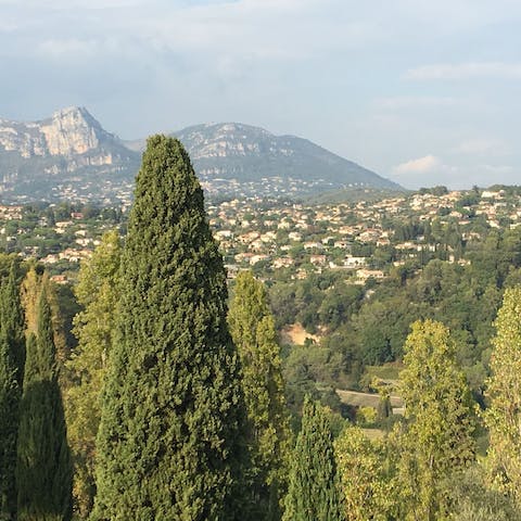 Explore the beautiful scenery around Vence right from your doorstep