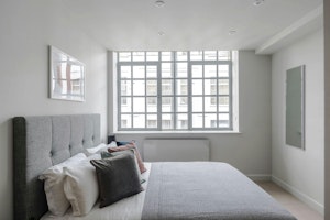 Gentleman's Comfort image 14