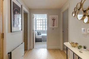 Gentleman's Comfort image 9
