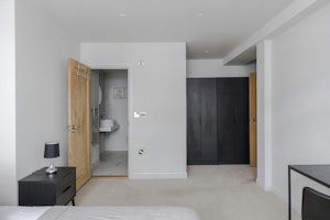 Gentleman's Comfort image 5