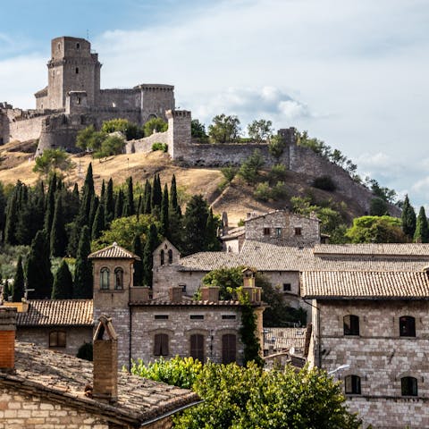 Discover the historic architecture of Umbria's elegant cities and towns