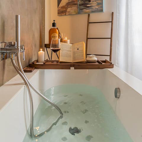 Enjoy an indulgent spa-like soak in the Jacuzzi bath