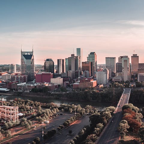 Go out and explore your SoBro neighbourhood – the  Country Music Hall of Fame and Museum is a fifteen-minute walk away