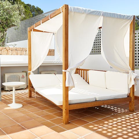 Enjoy an afternoon nap in the outdoor bed
