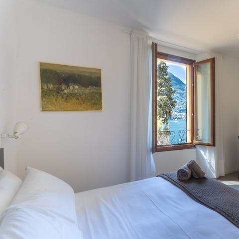Wake up in the main bedroom to the sight of sunlight glinting off the lake