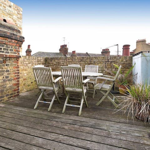 Treat your guests to a delicious alfresco meal outside on the roof terrace