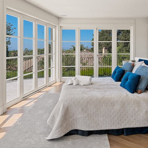 Wake up each morning  in the main bedroom to sunshine and stunning views