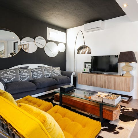 Plan your itinerary from the comfort of the sofa in the living space