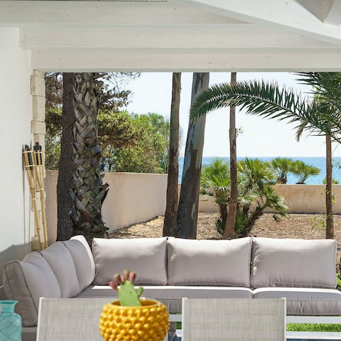 Kick back in the outdoor lounge with your holiday read