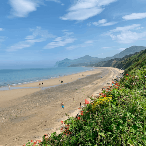 Enjoy beach days at Traeth Marfa Nefyn – only a nineteen-minute walk away