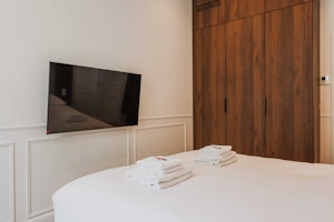 Monceau Mahogany image 3