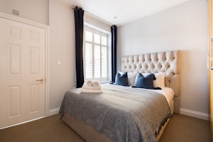 London Is Yours image 11