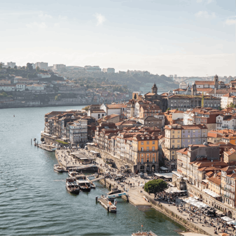 Stay just a ten-minute walk away from Porto's sought-after sights and landmarks