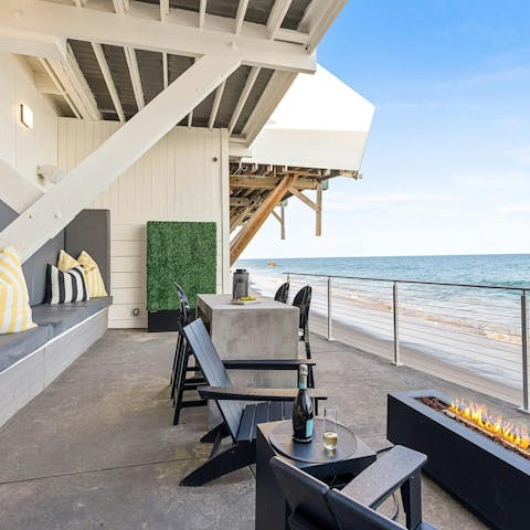 Listen to the waves as you enjoy a barbecue on the communal terrace