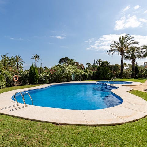 Start the day with a refreshing swim in the communal pool