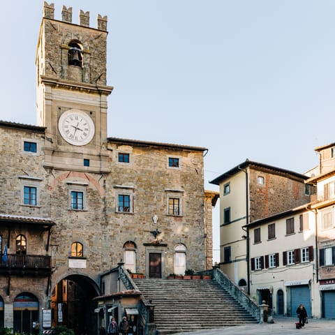 Drive 7km to Arezzo to meander through the historic streets