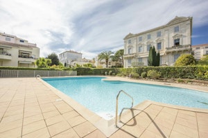 Classic Riviera image 12