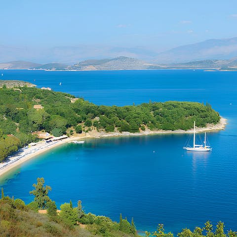 Explore the picturesque shores of northern Crete 