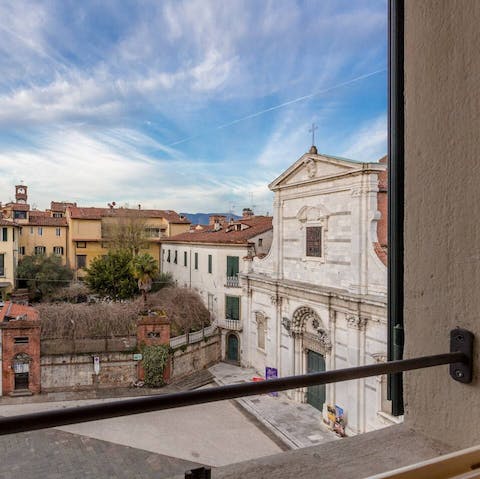 Wake up to views of the Santi Giovanni e Reparata church from your bedroom