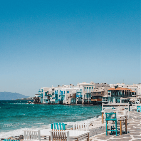 Enjoy your prime location, with the island's hotspots, including Mykonos Town, within a fifteen-minute drive